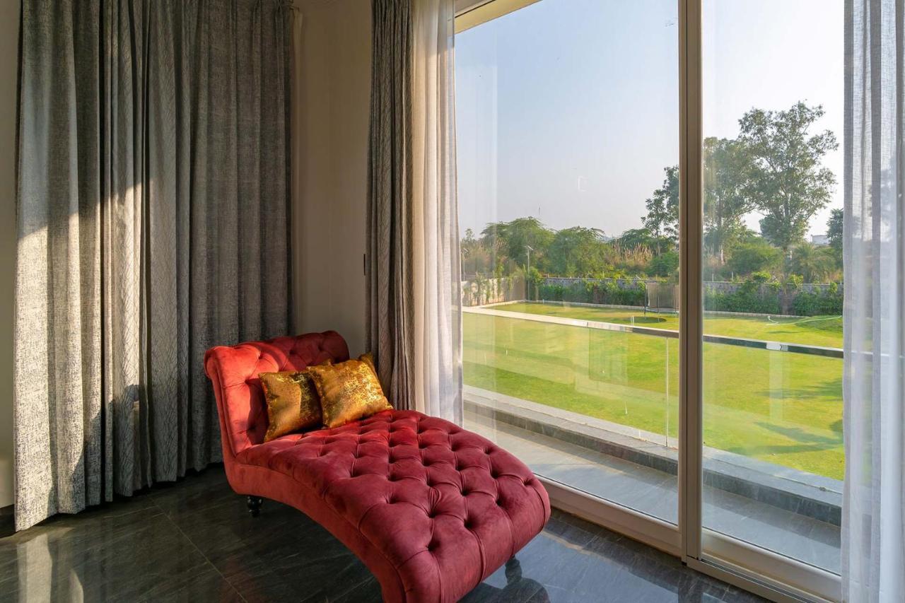 Stayvista At Le Blanc Escape W Outdoor Pool Sohna Exteriér fotografie